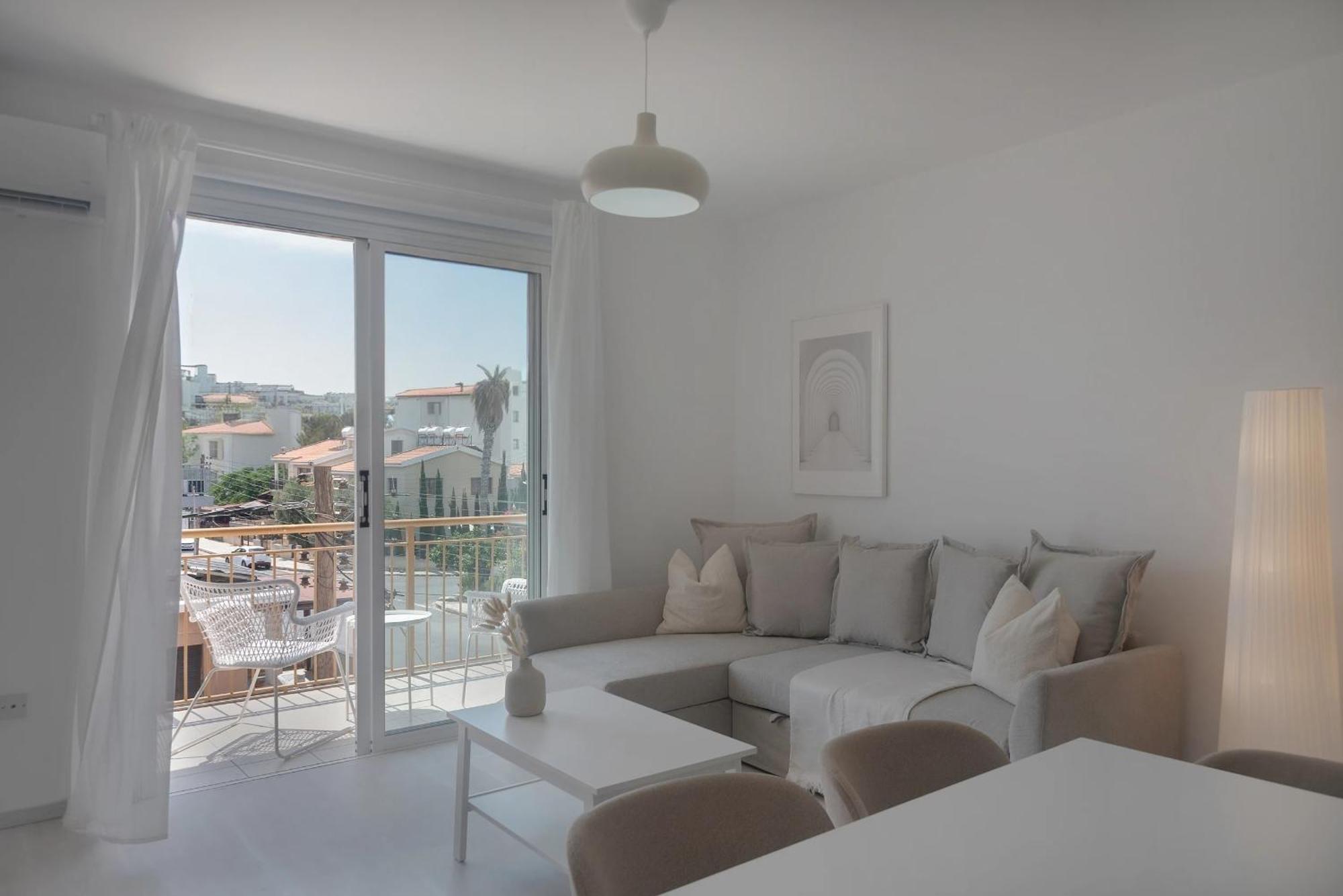 Phaedrus Living Terra Cotta Flat Apartment *