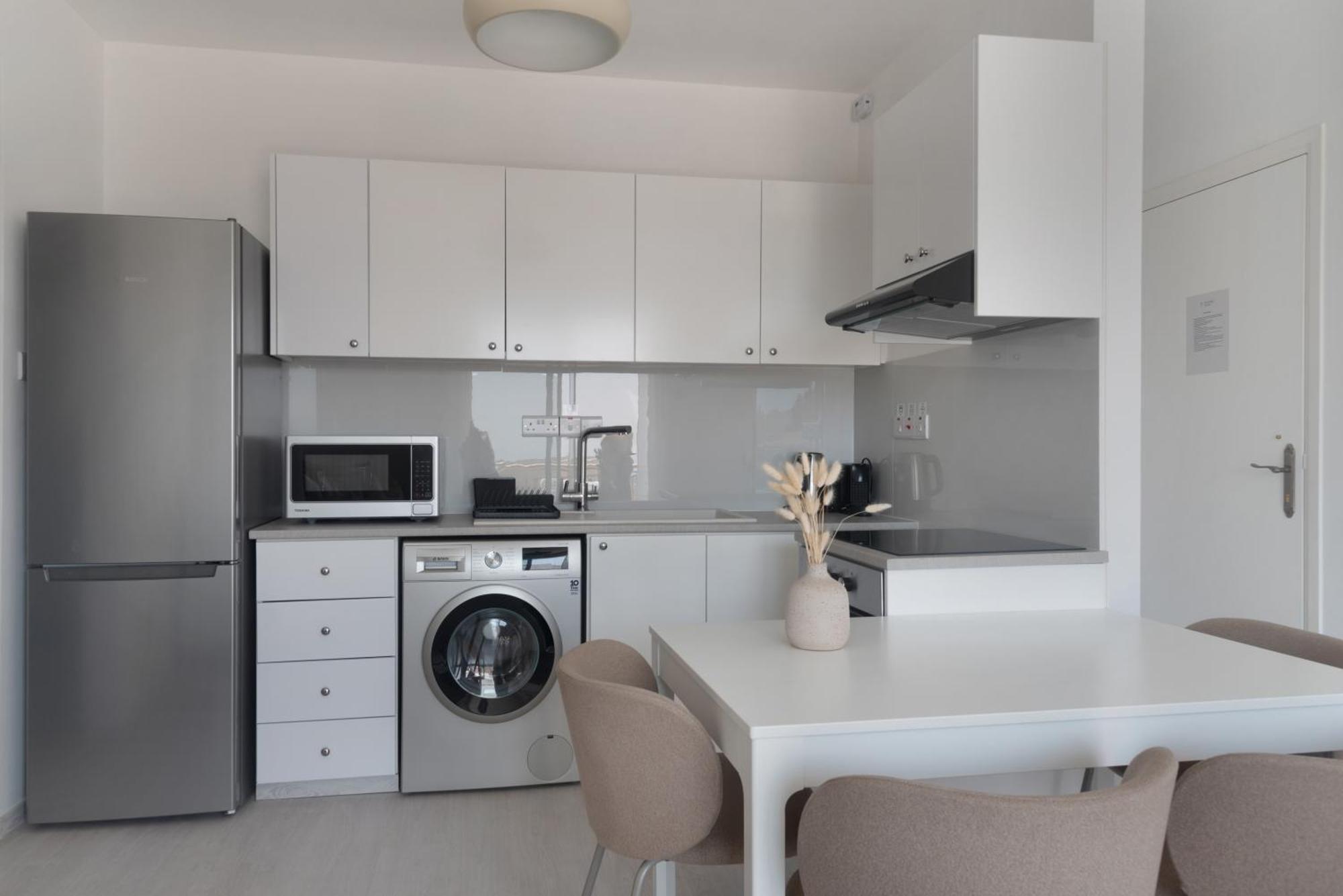 Phaedrus Living Terra Cotta Flat Пафос